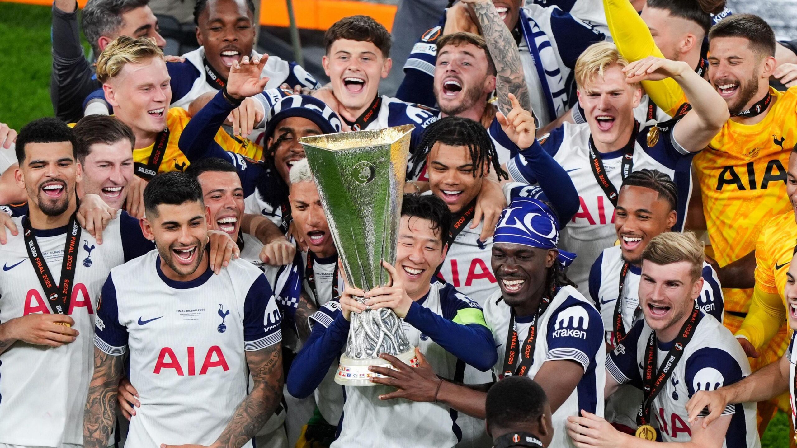 Tottenham trophy celebration